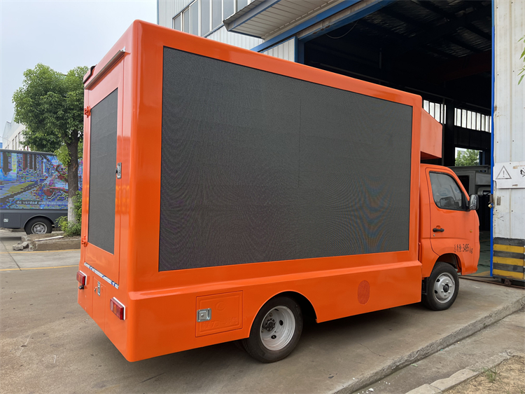 FOTON M1 4x2 Mini Led Advertising Mobile Led Screen Truck