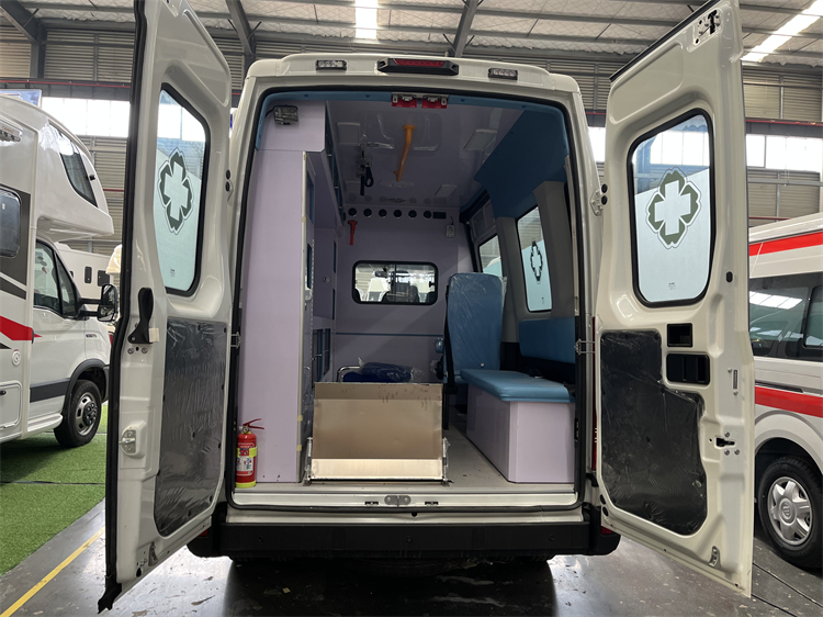 IVECO DAILY 4x2 Mobile Medical Ambulance Car