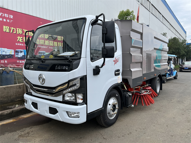 Dongfeng D6 4x2 Small Road Sweeper Truck For Sale